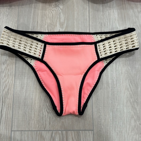 VICTORIA SECRET bikini. Top medium and bottom small. - Picture 3 of 6